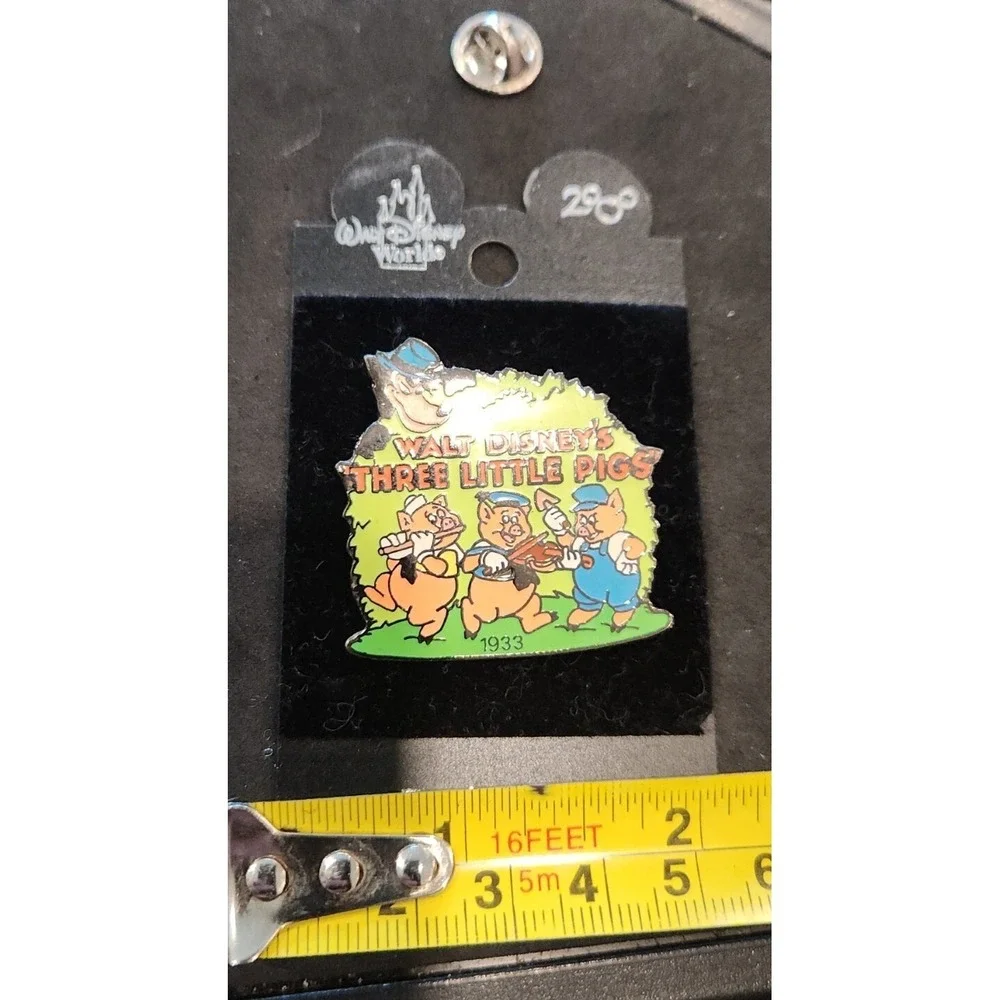 Vintage Disney Pin Three Little Pigs Retired Walt Disney World on Card 00001‎
